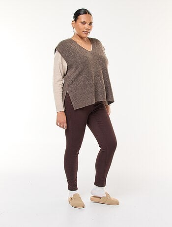 Maglia smanicata tinta unita in maglia tricot