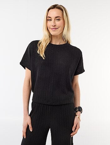 Maglia traforata a maniche corte