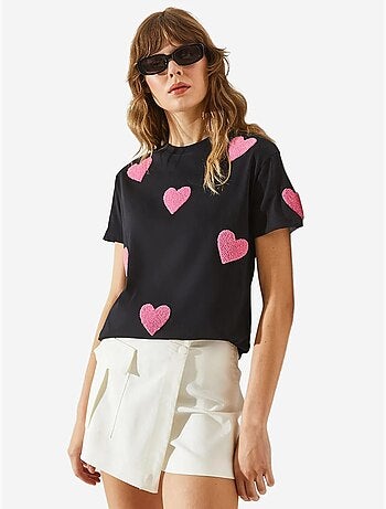 Maglietta basic con ricamo a cuore lucci