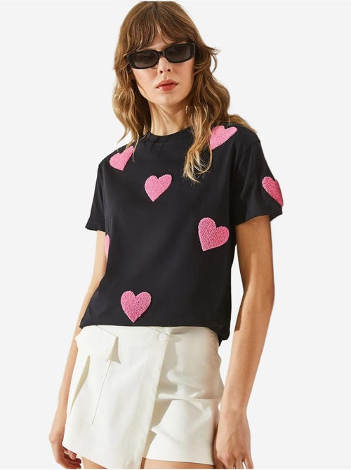 Maglietta basic con ricamo a cuore lucci - Kiabi Maglietta basic con ricamo a cuore lucci - Kiabi