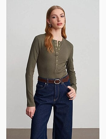 Blusa a coste con scollo rotondo e bottoni dilvin