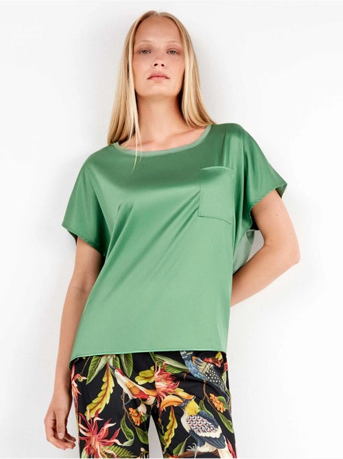 Maglietta in tessuto satin in toni di lampone o verde smeraldo - Kiabi