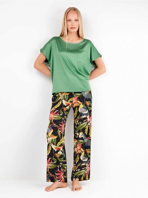 Maglietta in tessuto satin in toni di lampone o verde smeraldo - Kiabi