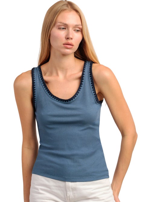 Maglietta senza maniche a coste in filato a contrasto da donna ADMAS - Kiabi Maglietta senza maniche a coste in filato a contrasto da donna ADMAS - Kiabi