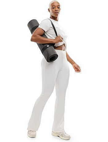 Maglietta sportiva annodata in vita da donna fitness donna space