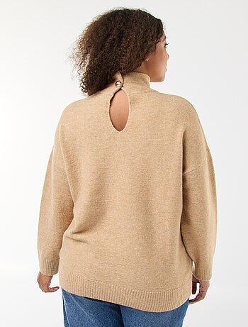Maglione a collo alto con dettaglio gioiello sulla schiena