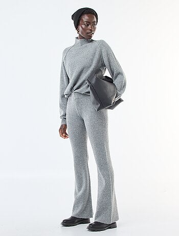 Maglione a coste a maniche lunghe e collo alto