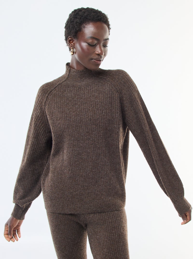 Maglione a coste a maniche lunghe e collo alto Marrone Donna