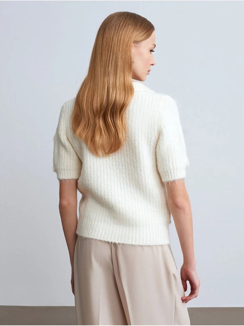 Maglione a coste testurizzato con colletto polo Avorio - Kiabi