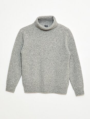 Maglione a coste tinta unita con collo alto