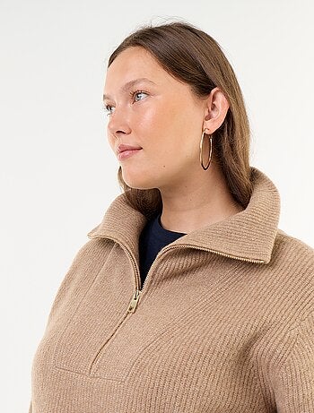 Maglione a costine a collo alto con zip