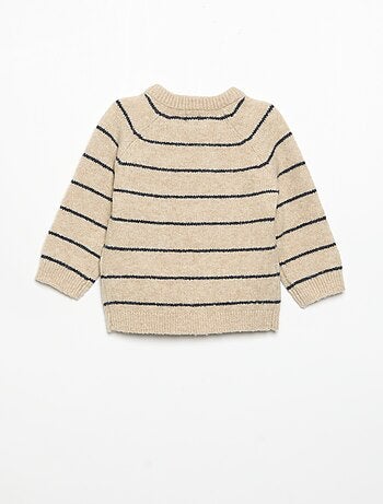 Maglione a righe con apertura abbottonata sul collo