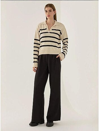 Maglione a righe con colletto polo