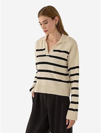 Maglione a righe con colletto polo