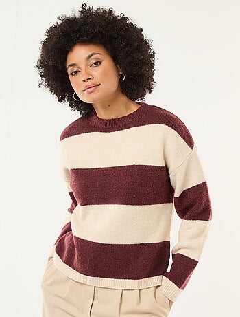 Maglione a righe con collo rotondo in materiale morbido