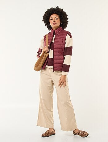 Maglione a righe con collo rotondo in materiale morbido