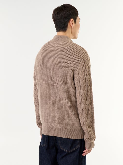 Maglione a trecce con collo alto e zip - Kiabi Maglione a trecce con collo alto e zip - Kiabi