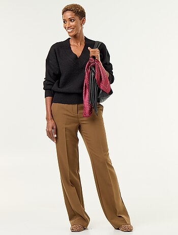 Maglione con ampio scollo a V in maglia a coste