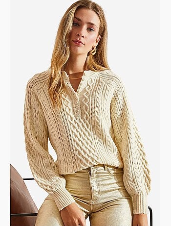 Maglione con bottoni in maglia a trecce lucci