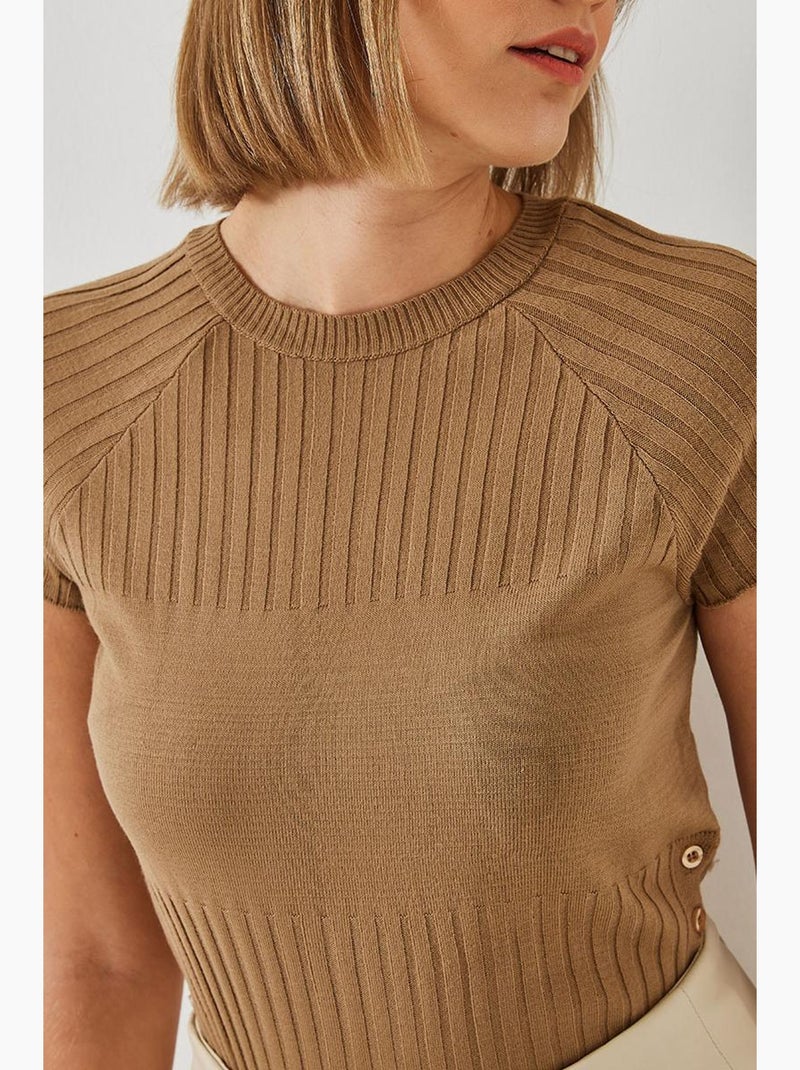 Maglione con bottoni laterali lucci Cammello - Kiabi