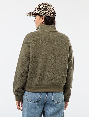 Maglione con collo a lupetto in materiale effetto montone