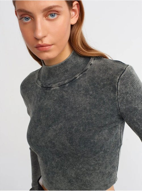 Maglione corto a coste da donna con collo alto mezzo dolcevita dilvin - Kiabi Maglione corto a coste da donna con collo alto mezzo dolcevita dilvin - Kiabi