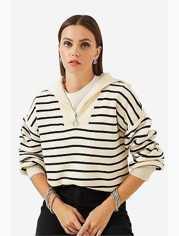 Maglione corto boxy a righe con collo con zip lucci