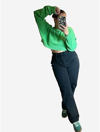 Maglione corto strappato con scollo rotondo