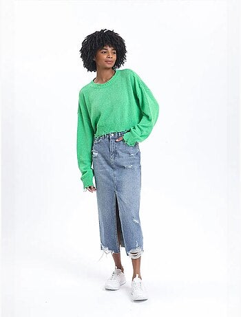 Maglione corto strappato con scollo rotondo