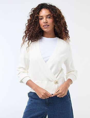 Maglione effetto cardigan incrociato con bottone dorato