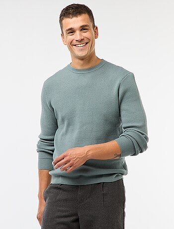 Maglione girocollo goffrato tinta unita