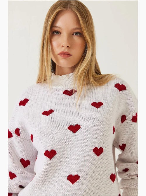 Maglione girocollo relaxed fit con motivo a cuori lucci - Kiabi Maglione girocollo relaxed fit con motivo a cuori lucci - Kiabi