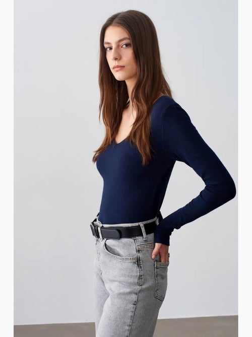 Maglione in maglia a coste con scollo a v slim fit dilvin - Kiabi Maglione in maglia a coste con scollo a v slim fit dilvin - Kiabi