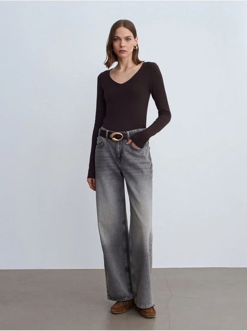 Maglione in maglia a coste con scollo a v slim fit dilvin - Kiabi Maglione in maglia a coste con scollo a v slim fit dilvin - Kiabi