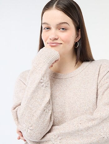 Maglione in maglia a punto grosso con maniche lunghe e ricami floreali