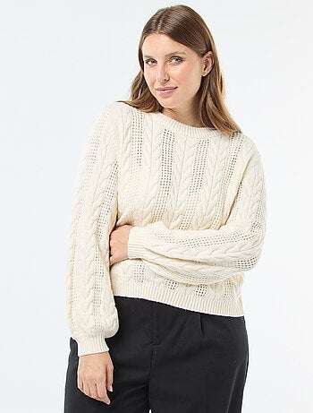 Maglione in maglia a trecce e traforata con scollo rotondo