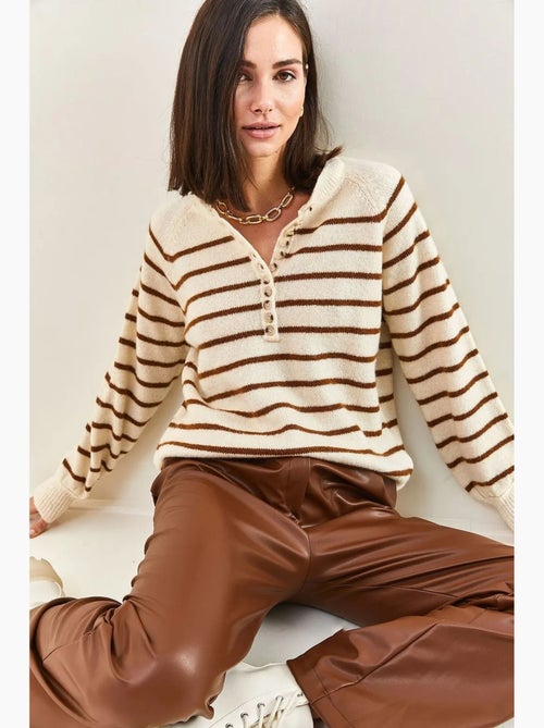 Maglione in maglia con colletto a bottoni lucci - Kiabi Maglione in maglia con colletto a bottoni lucci - Kiabi