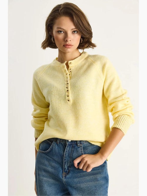 Maglione in maglia con colletto a bottoni lucci - Kiabi Maglione in maglia con colletto a bottoni lucci - Kiabi