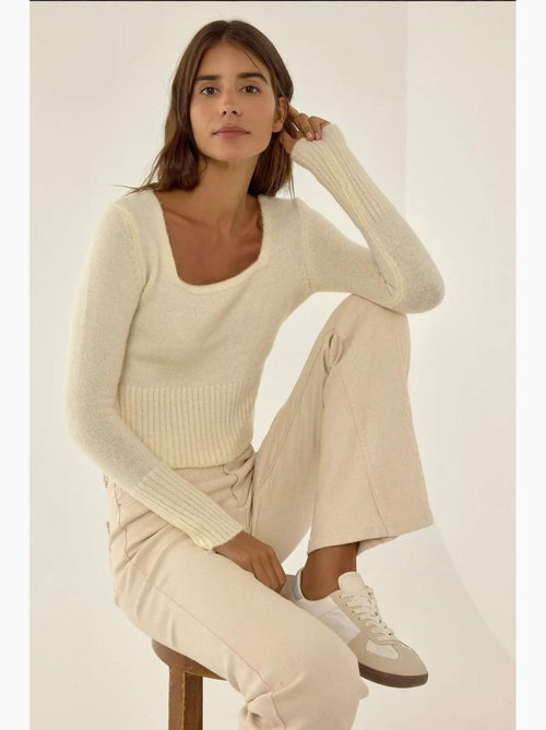 Maglione in maglia con colletto quadrato e dettaglio a coste hiccup - Kiabi Maglione in maglia con colletto quadrato e dettaglio a coste hiccup - Kiabi