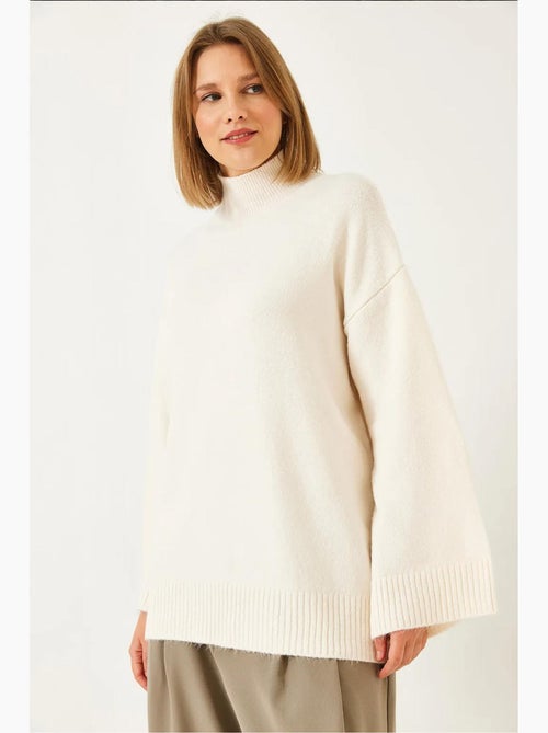 Maglione in maglia oversize a mezzo collo alto con dettaglio a coste lucci - Kiabi Maglione in maglia oversize a mezzo collo alto con dettaglio a coste lucci - Kiabi