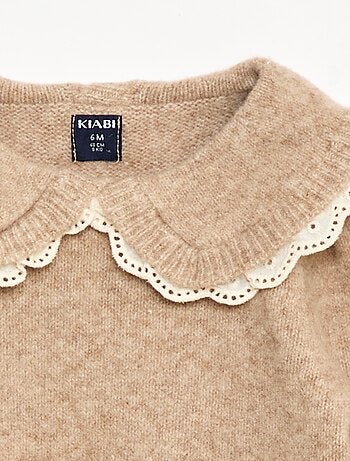 Maglione in maglia soffice con colletto ricamato