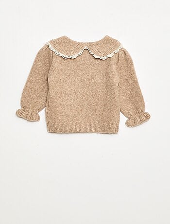 Maglione in maglia soffice con colletto ricamato