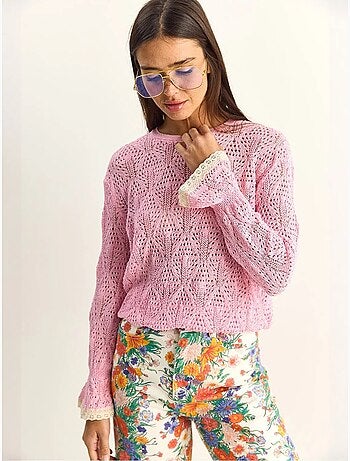 Maglione in maglia testurizzata con girocollo e volant lucci