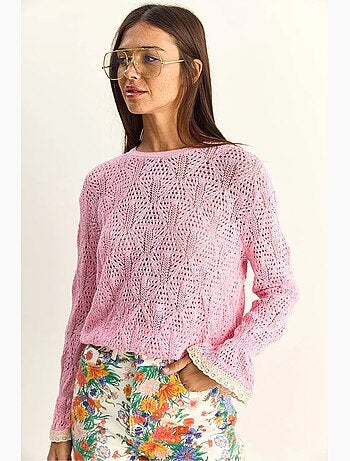 Maglione in maglia testurizzata con girocollo e volant lucci
