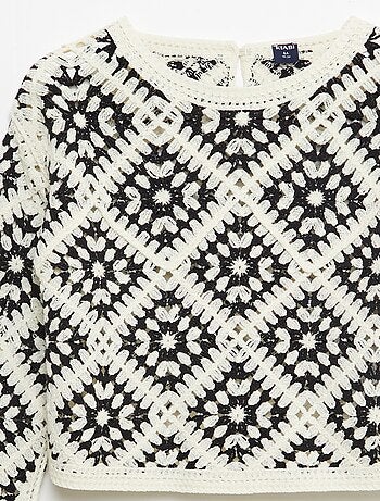 Maglione in maglia traforata con ricami floreali