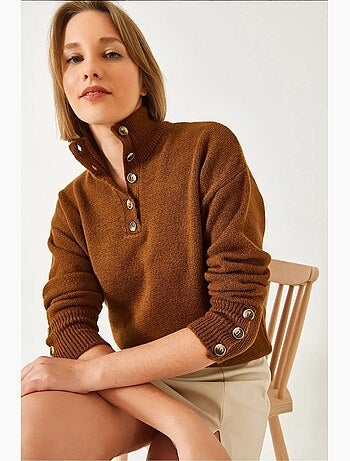 Maglione lavorato a maglia con maniche a bottone lucci