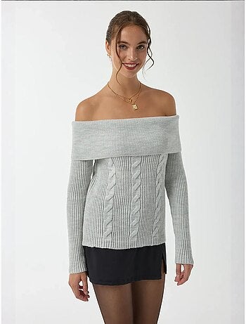 Maglione lavorato a maglia con spalle scoperte
