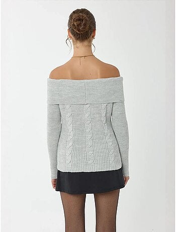 Maglione lavorato a maglia con spalle scoperte
