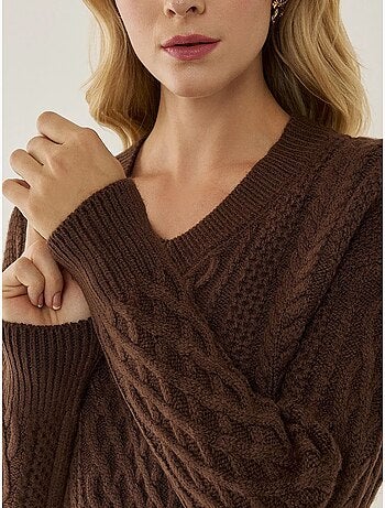 Maglione lavorato a maglia con treccia per capelli a scollo a V