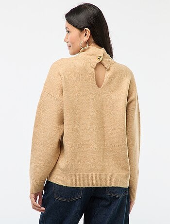 Maglione morbido con spacco gioiello sulla schiena